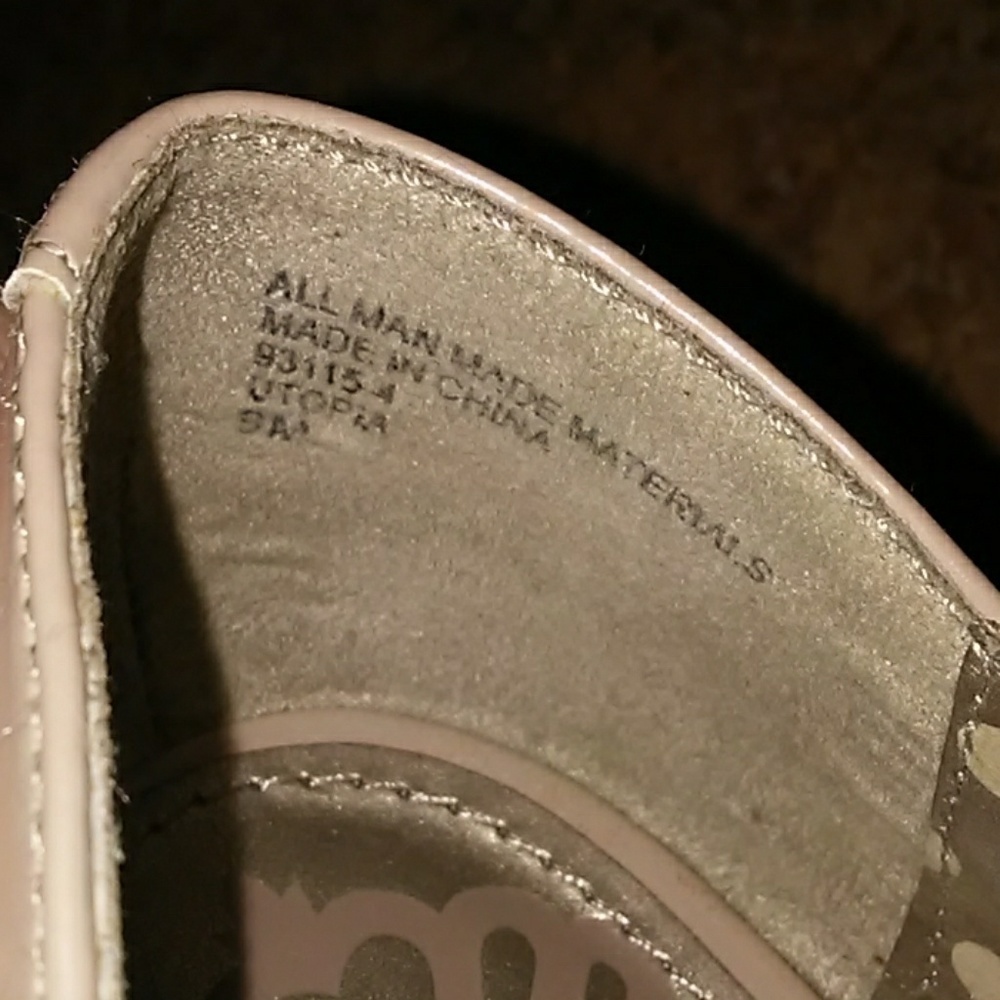 Women's Fergalicious Nude Heels - Picture 6 of 8